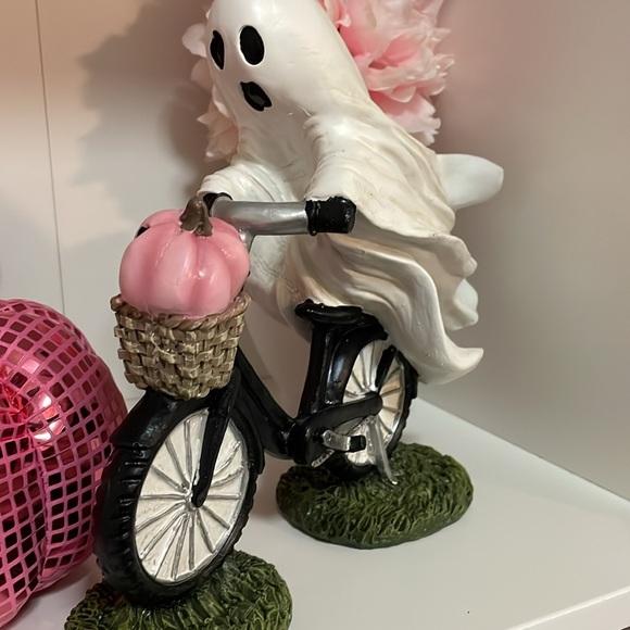 Ghost riding bicycle - Picture 2 of 3